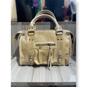 Bauletto borchie media grandezza. Vera pelle Made in Italy